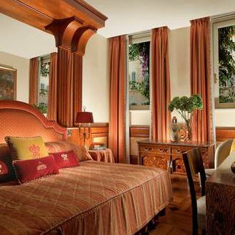 <a href='raphael-hotel-roma-camere-deluxe.htm'>Camere<br><span>Superior</span></a>